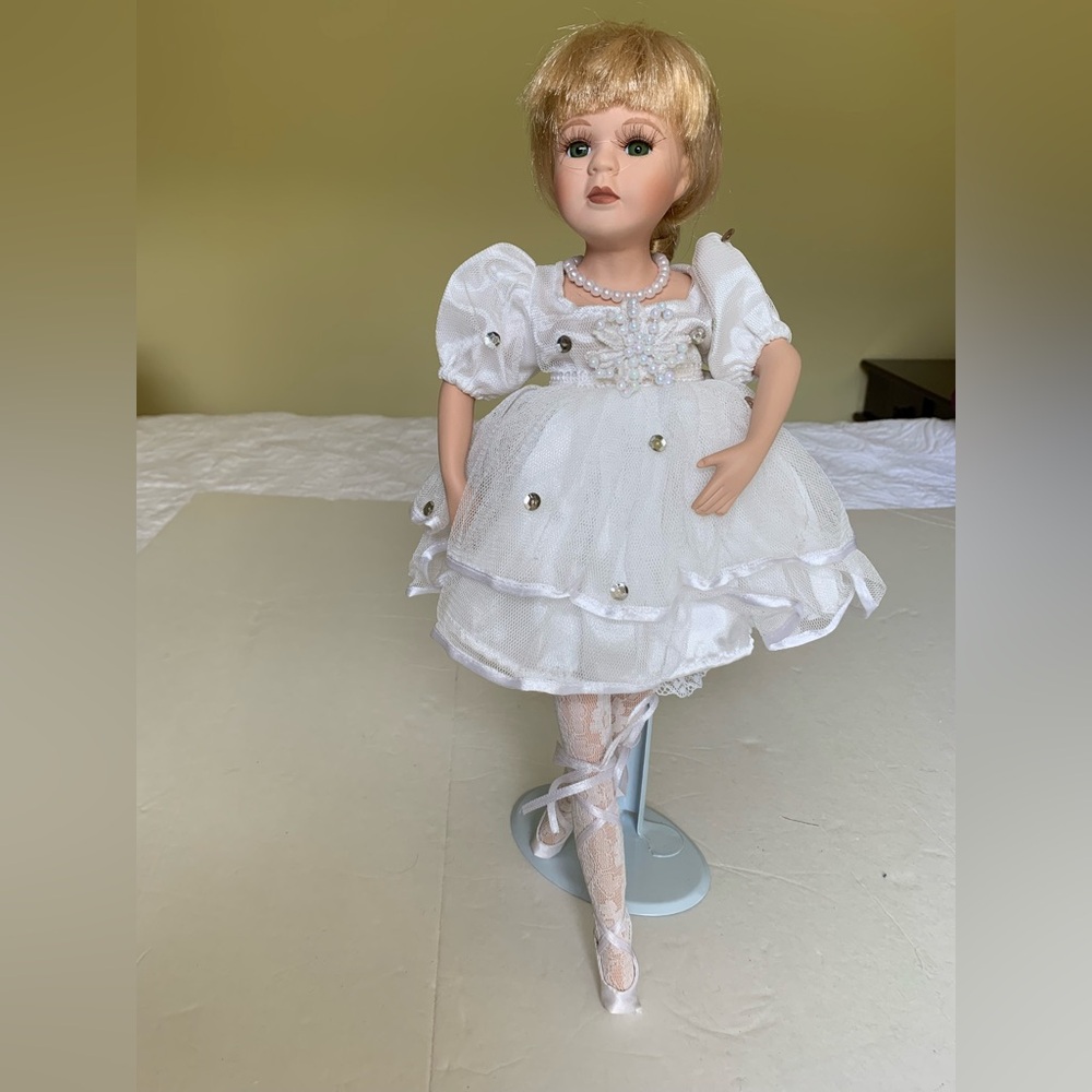 Collectible 16” porcelain doll ballerina blond ballet dancer white tutus point
